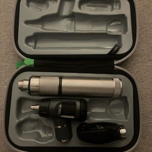 Welch Allyn Otoscope/Ophthalmoscope Portable Diagnostic Set - Silver